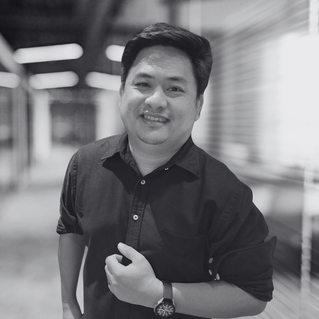 A photo of RJ Fojas in black and white